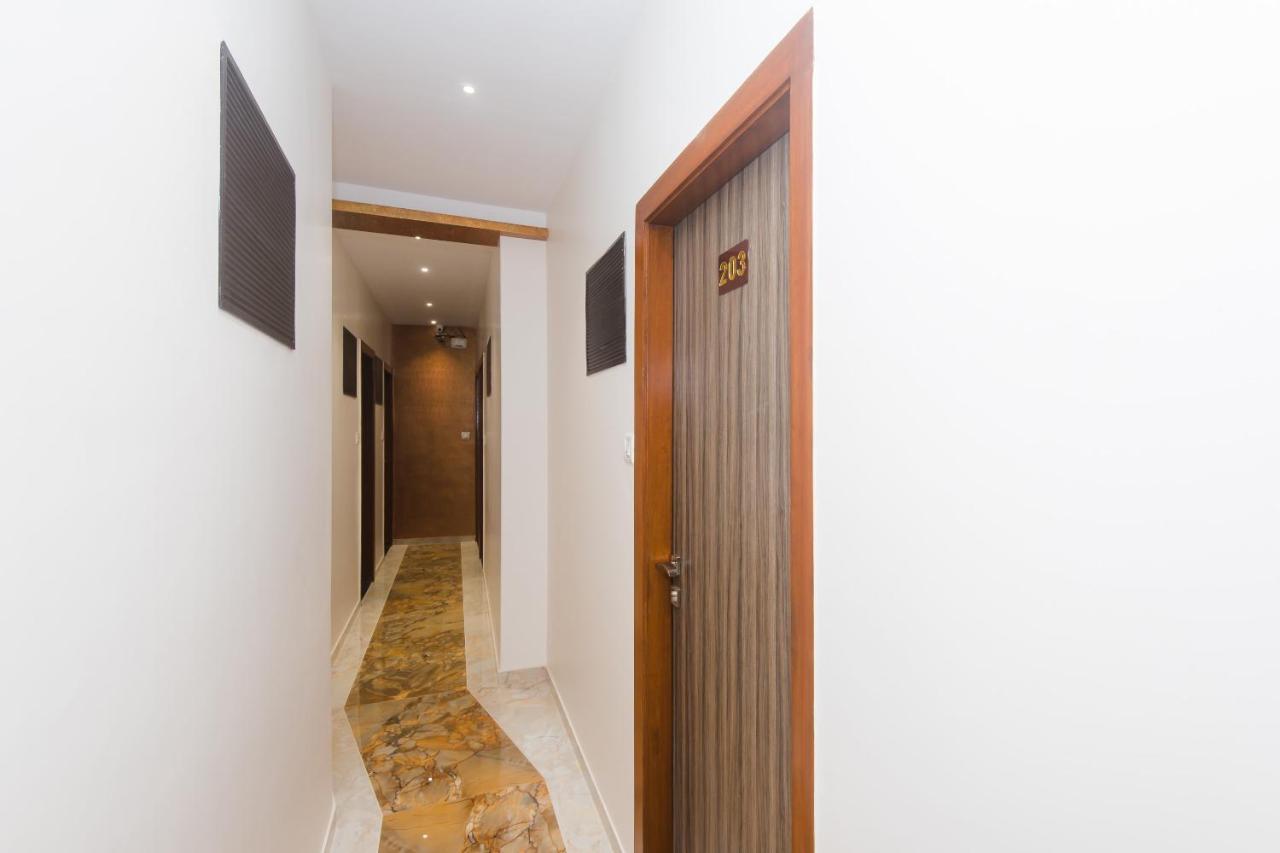 Hotel Oyo 14056 Golden Arch Bombaj Zewnętrze zdjęcie
