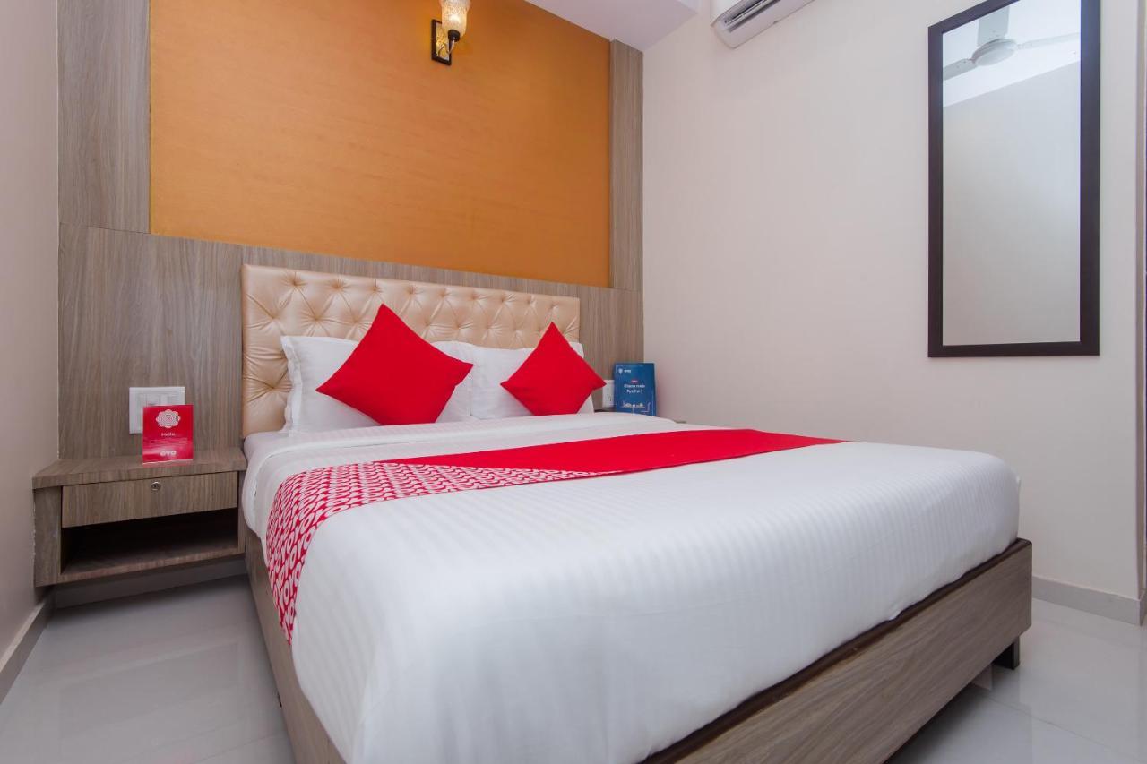 Hotel Oyo 14056 Golden Arch Bombaj Zewnętrze zdjęcie