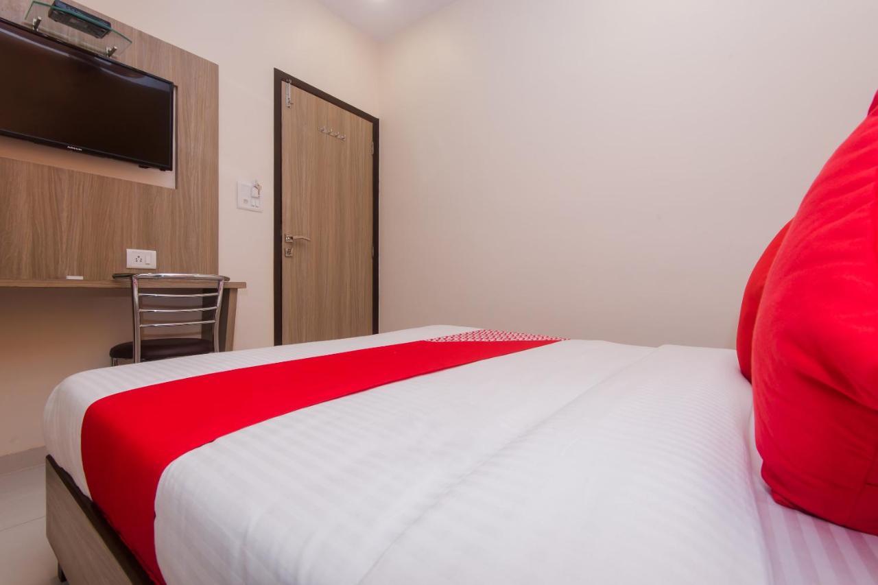 Hotel Oyo 14056 Golden Arch Bombaj Zewnętrze zdjęcie